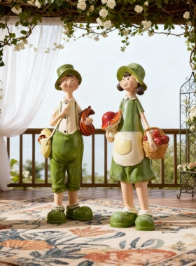 田园风树脂人物摆件一对