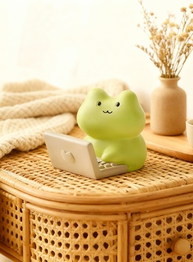 可爱呆萌绿色小熊树脂摆件