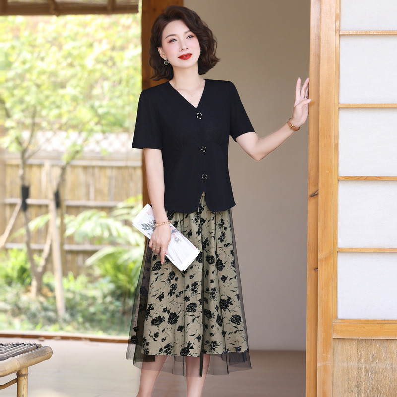 夏季中年妈妈连衣裙中老年短袖装套装时尚上衣+网纱半身裙两件套 - 图1