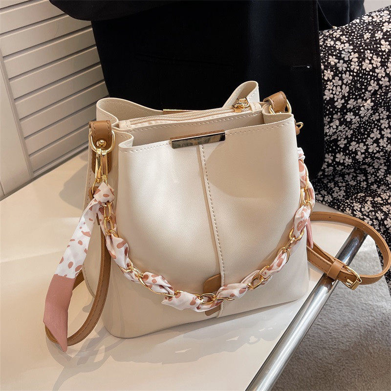 高级感小众包包女2024新款时尚链条手提单肩包洋气百搭斜挎水桶包,淘宝优惠券,粉丝福利购,淘宝优惠卷