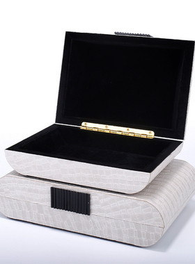 热销现代简约轻奢软装皮质创意爱心五金首饰盒收纳盒家居衣帽间摆