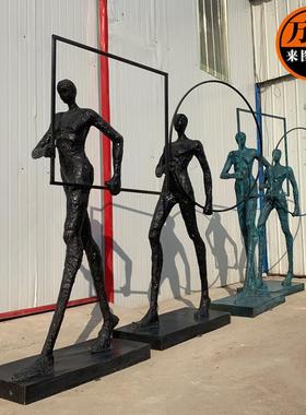 热销厂家现货树脂玻璃钢铜雕塑欧式复古仿人物抽象人物摆件美陈装