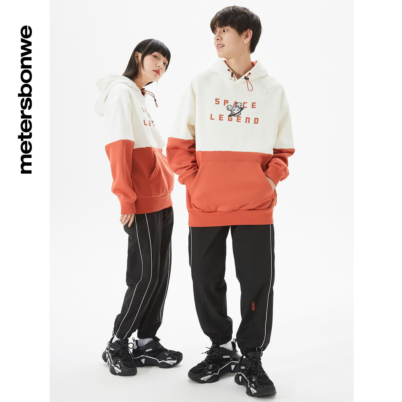 美特斯邦威太空男冬季时尚宽松卫衣 metersbonwe霓尚卫衣