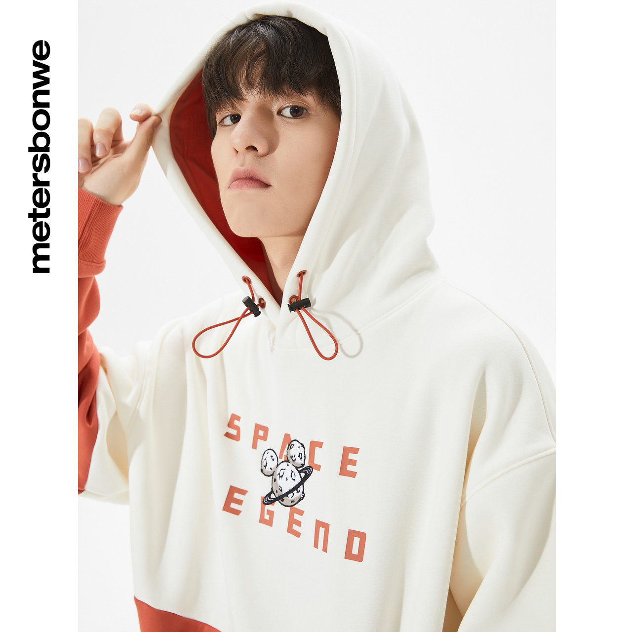 美特斯邦威太空男冬季时尚宽松卫衣 metersbonwe霓尚卫衣