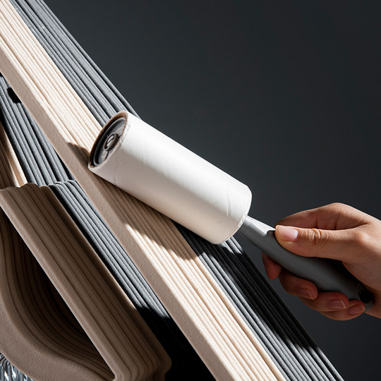 Seal-free storage and tidy clothes hanging for both dry and wet