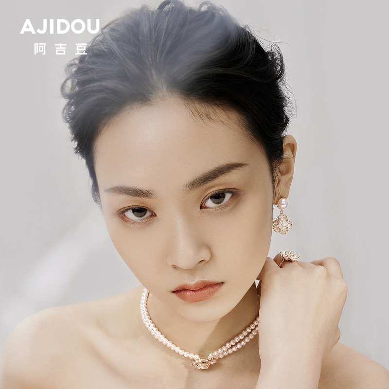 阿吉豆山茶花系列双层珍珠百搭颈链 AJIDOU项链