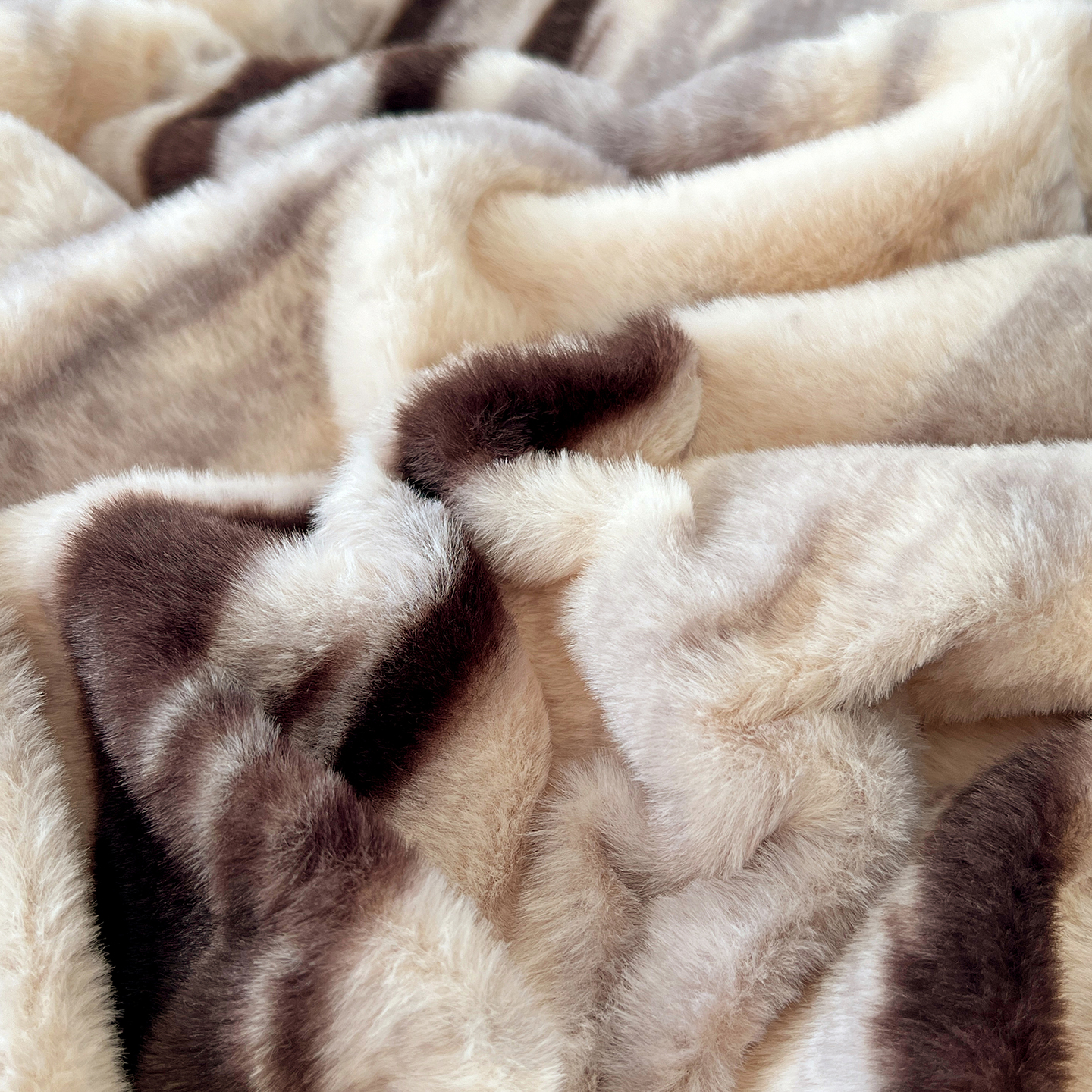 2025新款加厚兔毛绒毛毯办公室午睡毯沙发盖毯毛巾被小毯子床上用