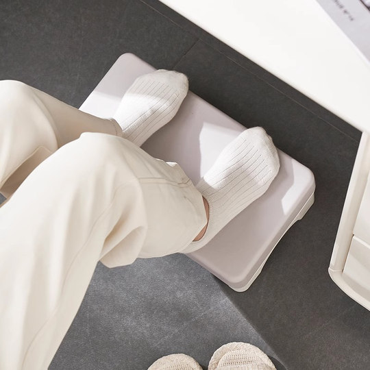 Foot stool under office nap table to prevent leg curling