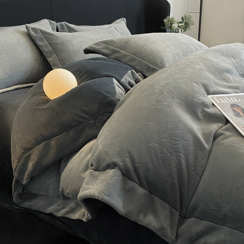 轻奢风立体雕花牛奶绒四件套2024新款冬季加厚珊瑚绒被套床单床品