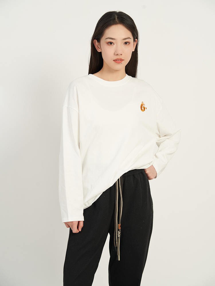 UGIZ商场同款24春季新品韩版女装简约刺绣圆领打底长袖T恤UATH122 - 图1