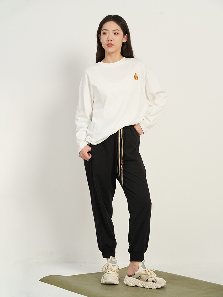 UGIZ商场同款24春季新品韩版女装简约刺绣圆领打底长袖T恤UATH122 - 图3