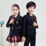 Учащиеся начальной школы, молодые школы, клевета Детского колледжа 绨圊 Средняя школа прокляла три комплекта осени