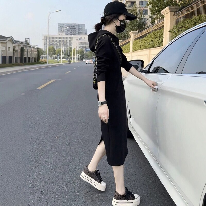 150小个子穿搭早秋连帽卫衣连衣裙女2025新款显瘦长袖黑色中长裙