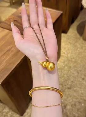 新中式轻奢华金色葫芦吊坠项链女2026新款过新年祝福氛围感毛衣链