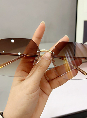 春夏新款方形大框墨镜女防紫外线大脸显瘦高级感太阳镜游玩街拍潮