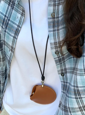 韩版迷你挂脖零钱钥匙包项链长款皮绳挂包简约百搭早秋新款配饰女