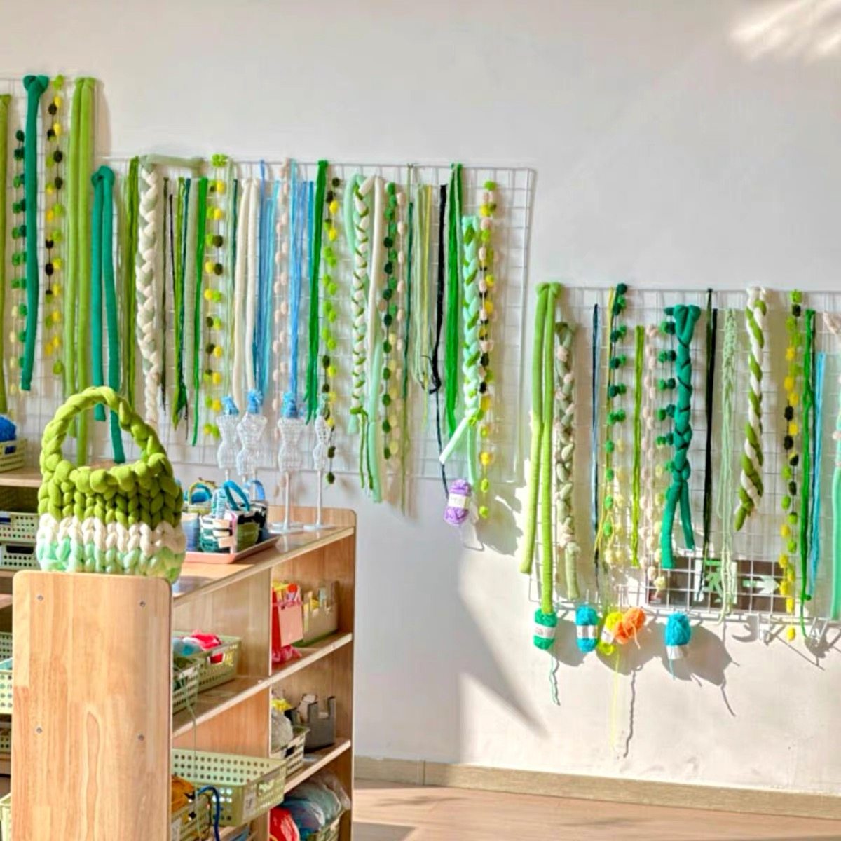 幼儿园环创材料绿色系毛线球吊饰墙面装饰材料区域空中隔断挂饰,淘宝优惠券,粉丝福利购,淘宝优惠卷