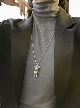 字母熊情侣吊坠百搭小众短袖衣链