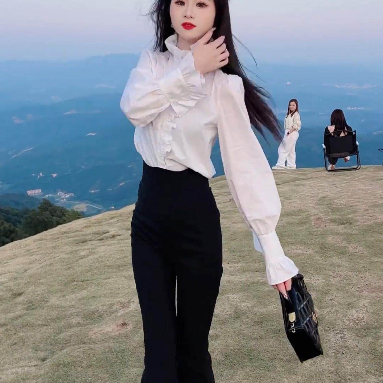 高级感春秋新款气质白色衬衫女洋气修身显瘦百搭立领喇叭袖上衣潮,淘宝优惠券,粉丝福利购,淘宝优惠卷