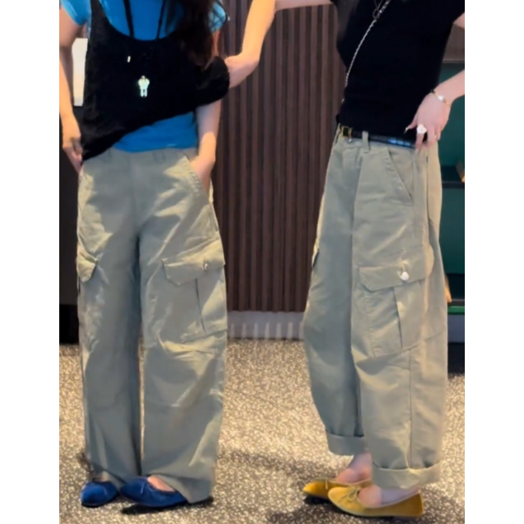 Multi-pocket cargo casual pants are popular this year