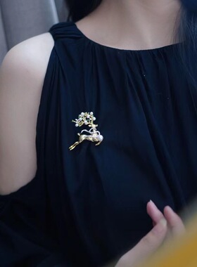 内有24款胸针，女秋冬大衣女气质新款淡水真珍珠送礼物多珠