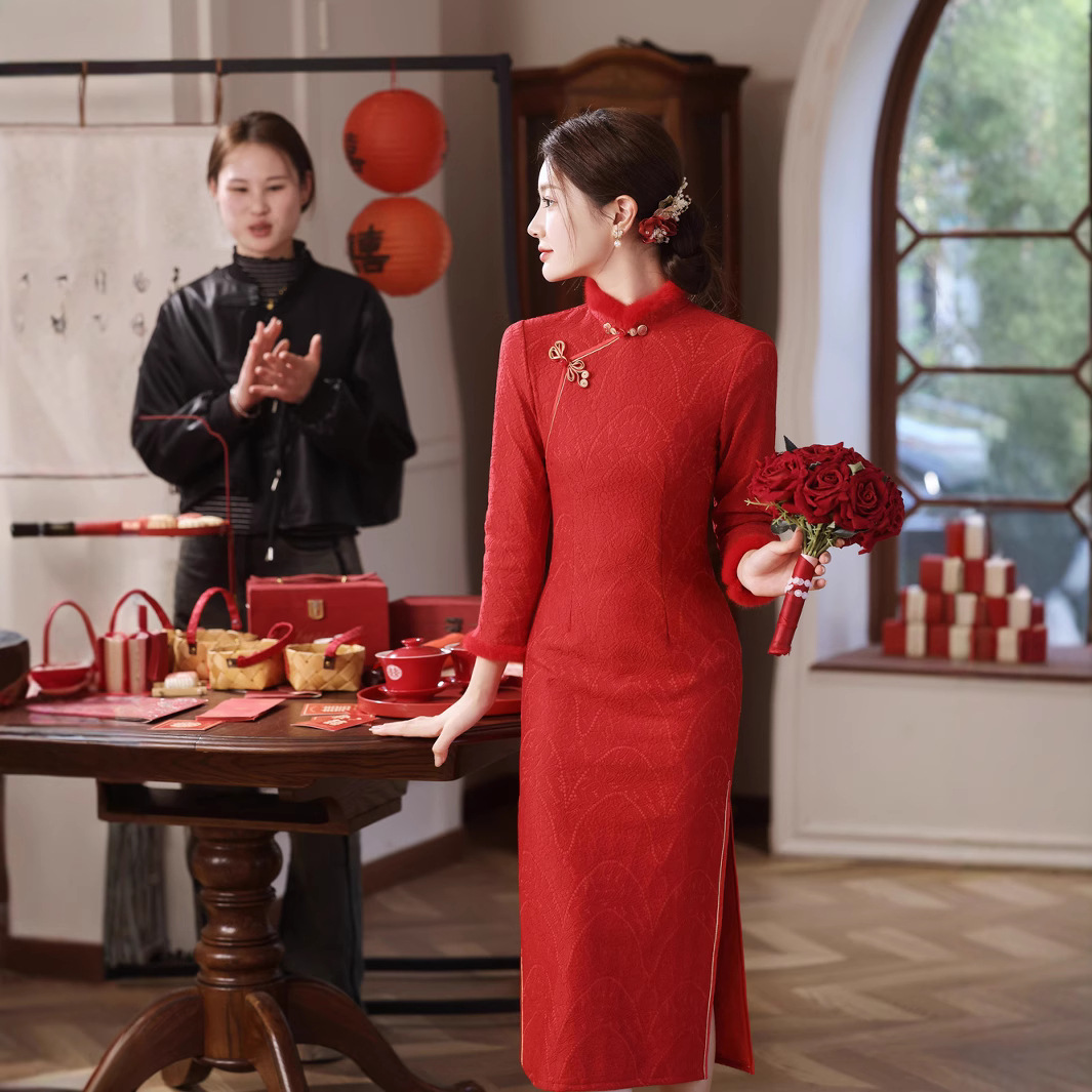 2025冬季加绒改良红色敬酒服新中式气质百搭旗袍裙结婚新娘年轻款 - 图1