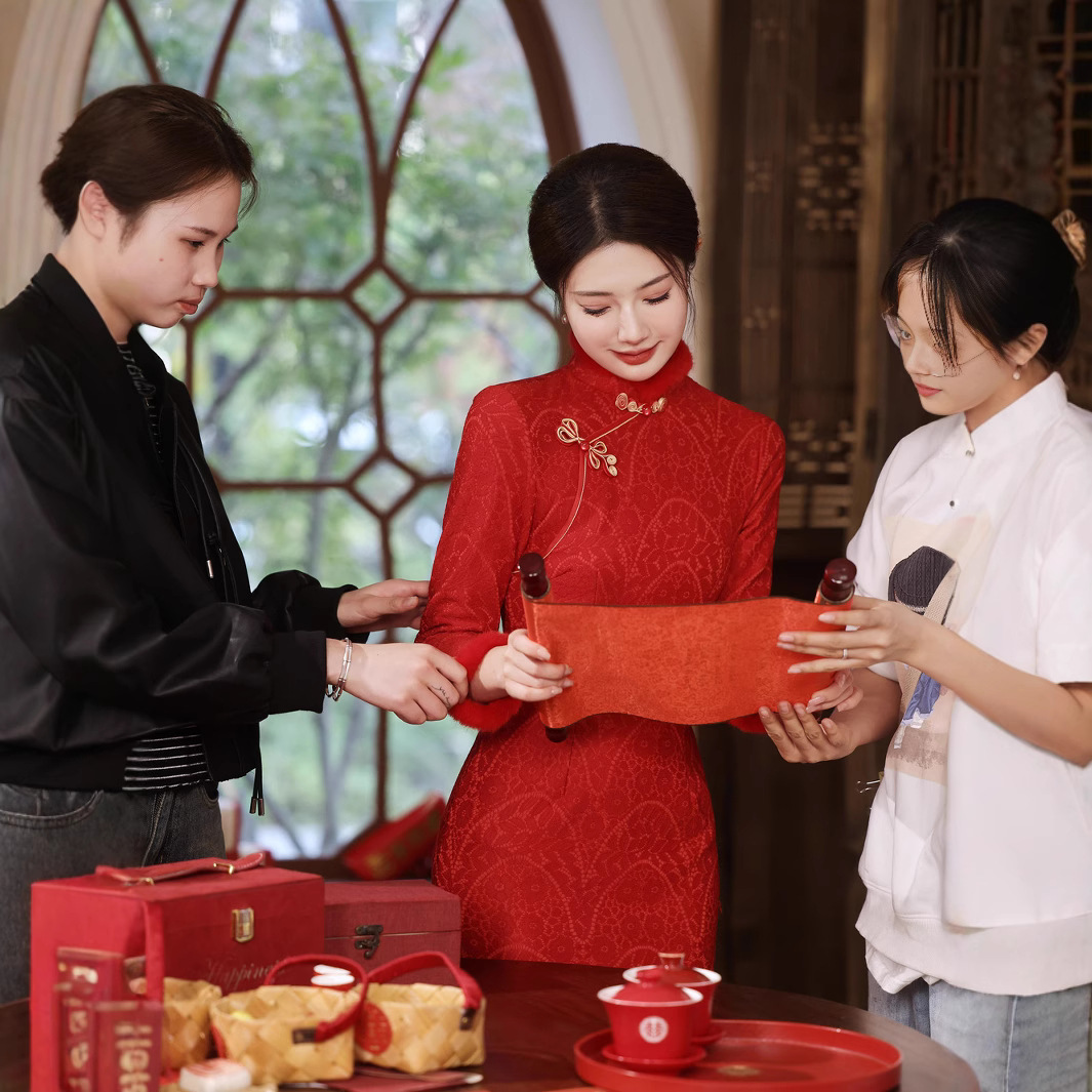 2025冬季加绒改良红色敬酒服新中式气质百搭旗袍裙结婚新娘年轻款 - 图2