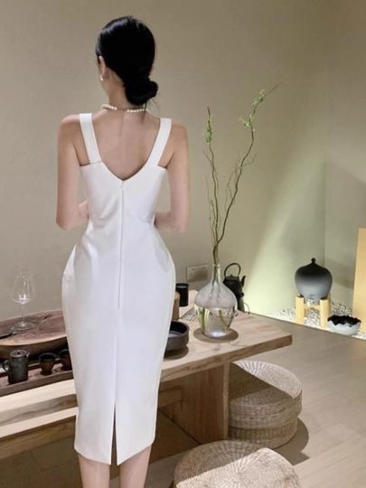 法式性感吊带连衣裙特大码女装2025新蕾丝拼接无袖修身气质中长裙