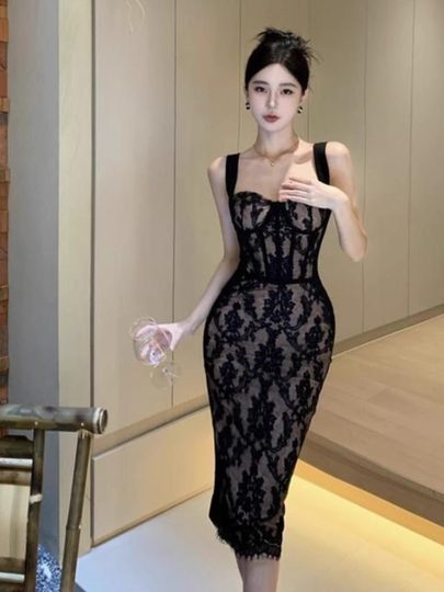 法式性感吊带连衣裙特大码女装2025新蕾丝拼接无袖修身气质中长裙