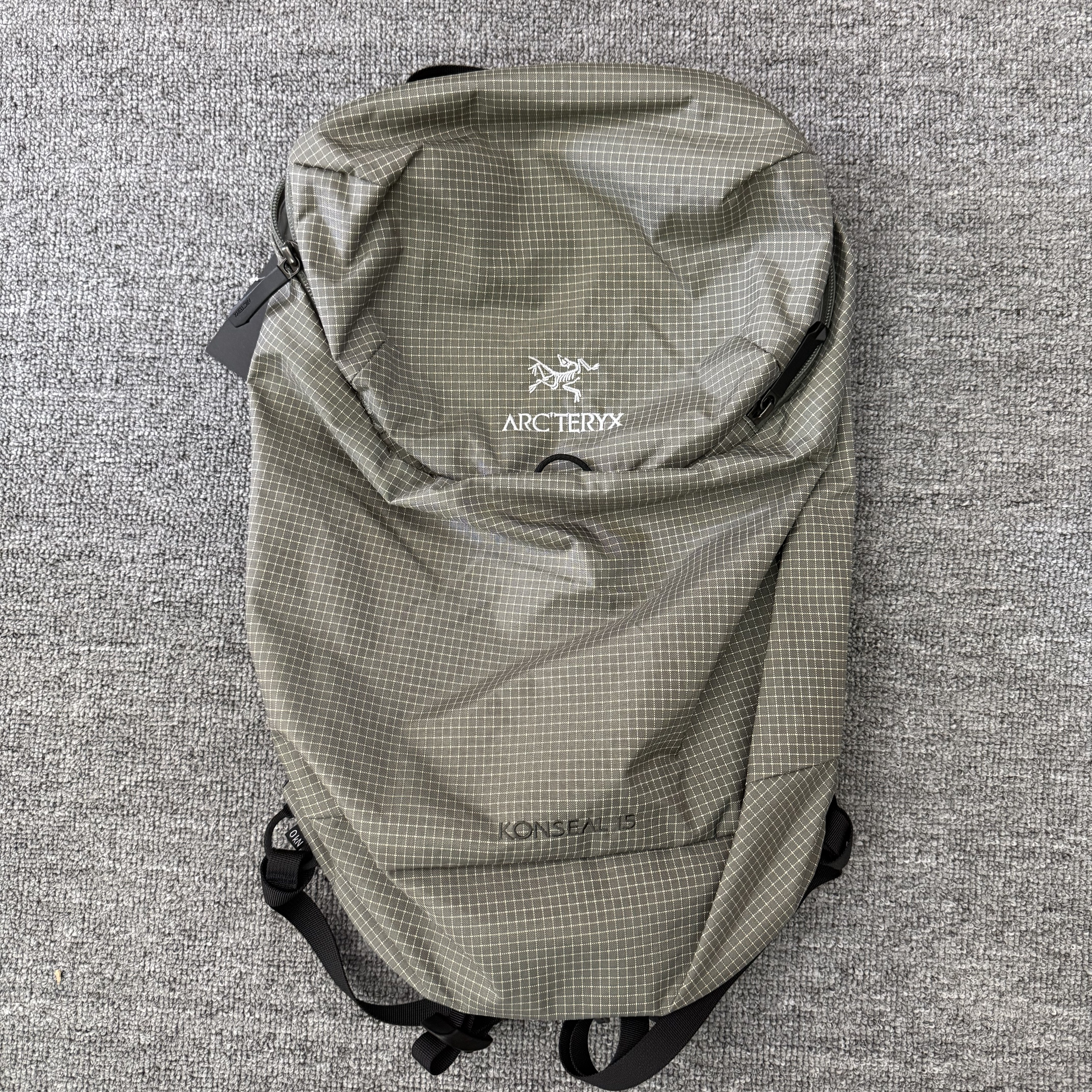 正品现货Arc'teryx 始祖鸟Konseal 15格子双肩背包运动防水轻量款,淘宝优惠券,粉丝福利购,淘宝优惠卷
