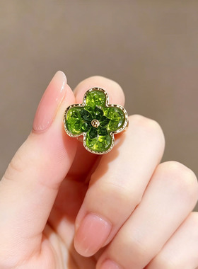 绿色小巧花朵胸针新款
