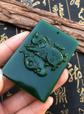 台湾生肖猪菠菜绿证书玉石吊坠