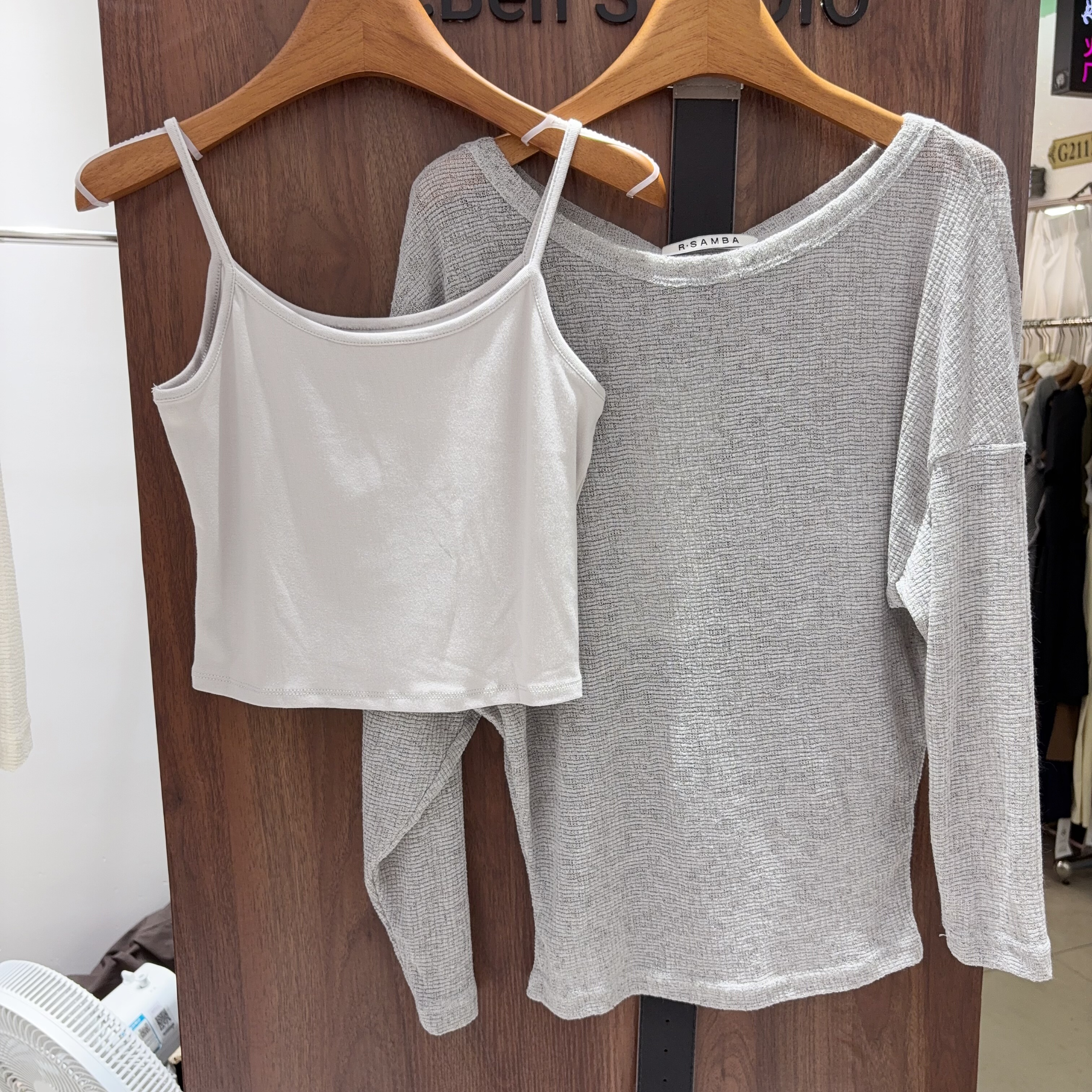 早秋薄款透视棉麻长袖镂空罩衫上衣+吊带背心两件套女宽松收腰T恤