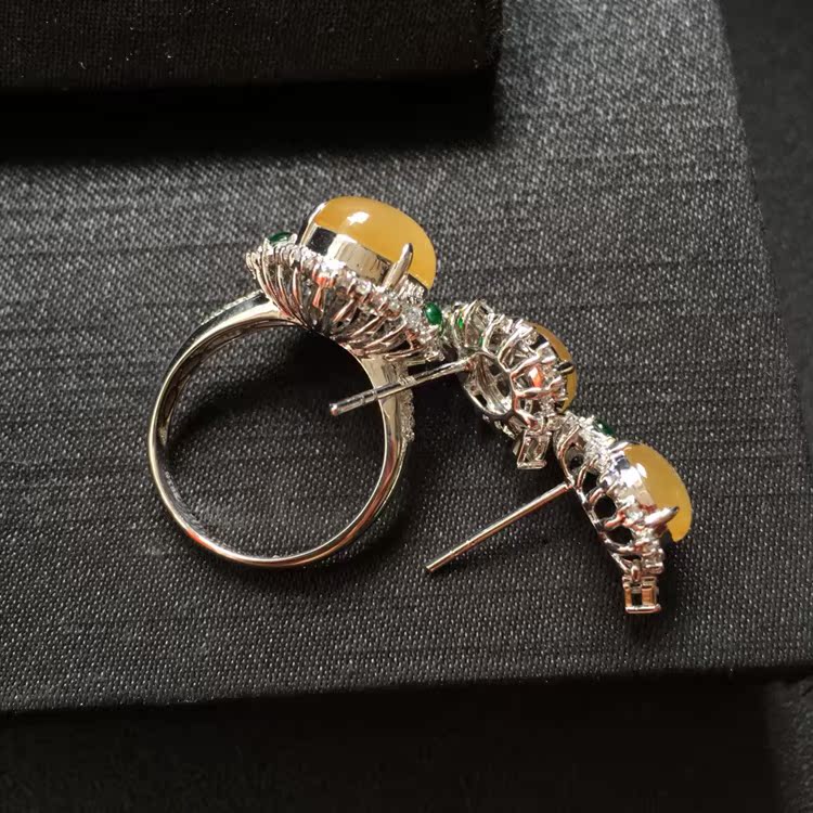 橘黄饱满蛋面翡翠女士套装 18k金镶嵌南非真钻石玉器戒指耳钉配证 - 图2