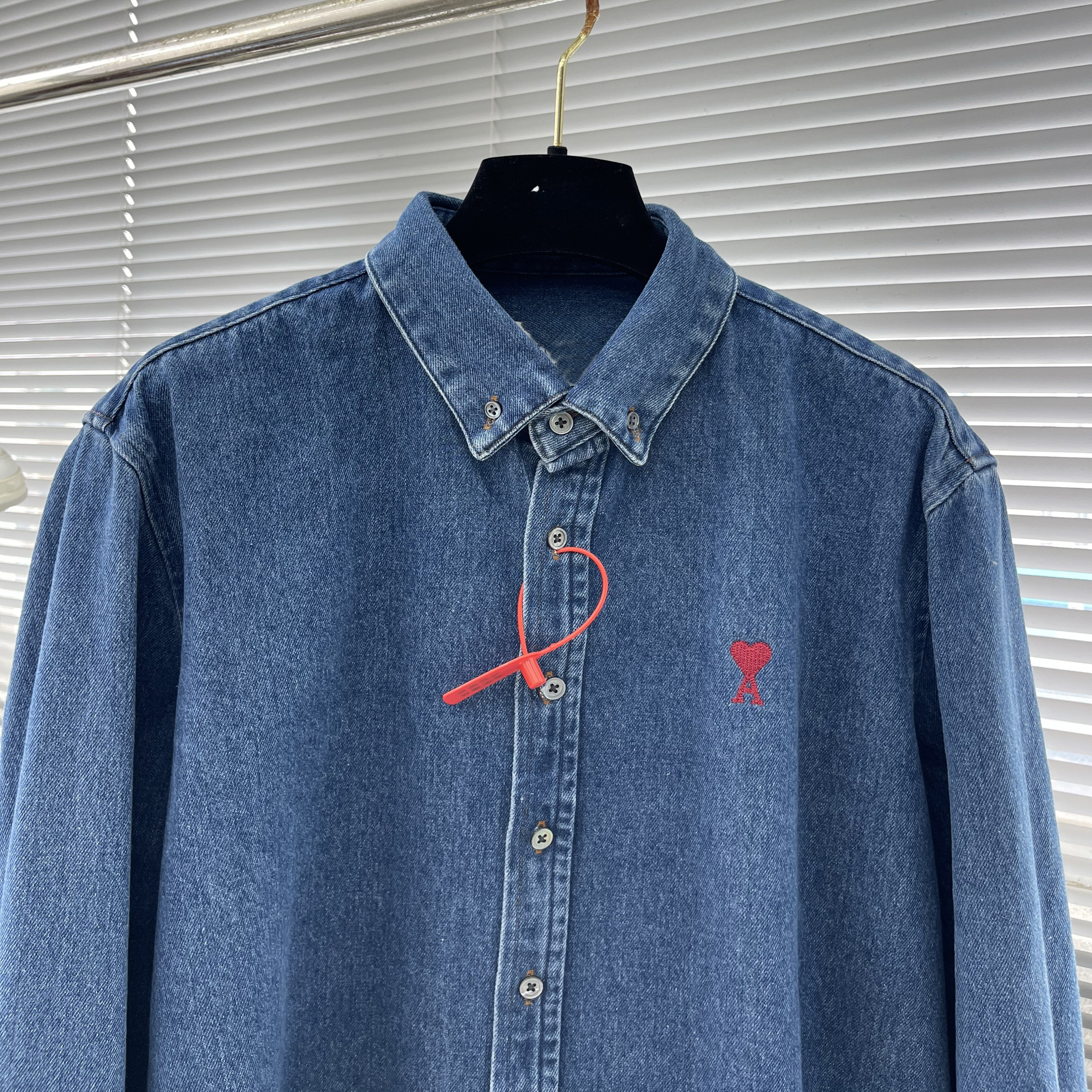 2025新款爱心刺绣牛仔衬衫外套男女同款 - 图0