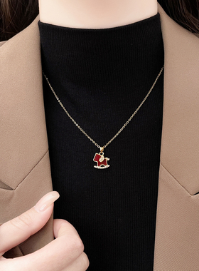 红色小马吊坠项链高级感轻奢配饰