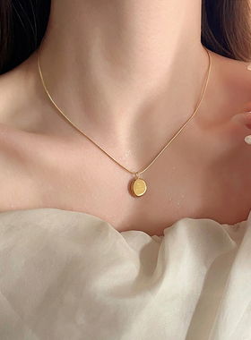 金色字母钛钢项链颈链配饰高级感