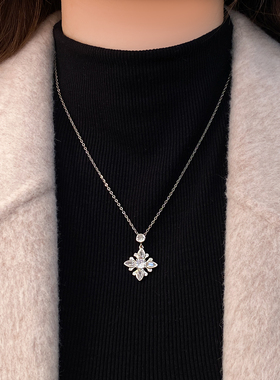 银色四叶草锆石吊坠项链高级感