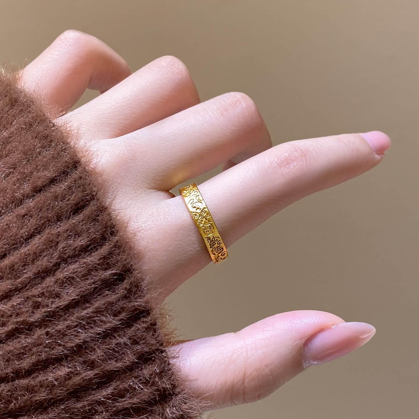The ancient sand gold smooths the heart and opens the mouth with a sense of high-end