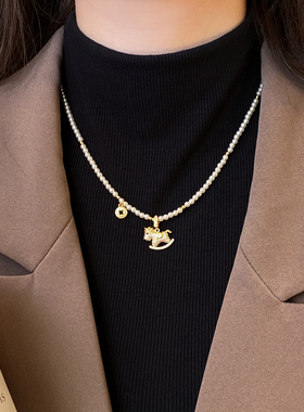 珍珠串珠金色满钻小马项链配饰