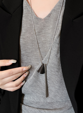 黑色几何三角金属项链高级感配饰