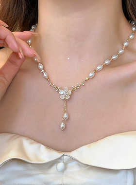 白色椭圆珍珠花朵吊坠项链高级感