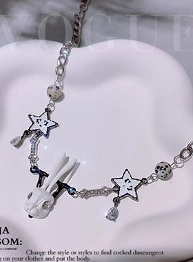 生肖白色喷漆兔子笑脸五角星