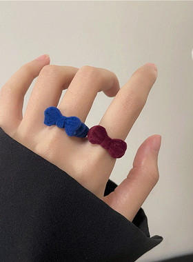 克莱因蓝丝绒戒指复古酒红