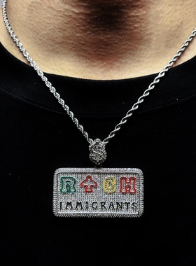 Mr.Bling珐琅字母RICH满钻吊坠