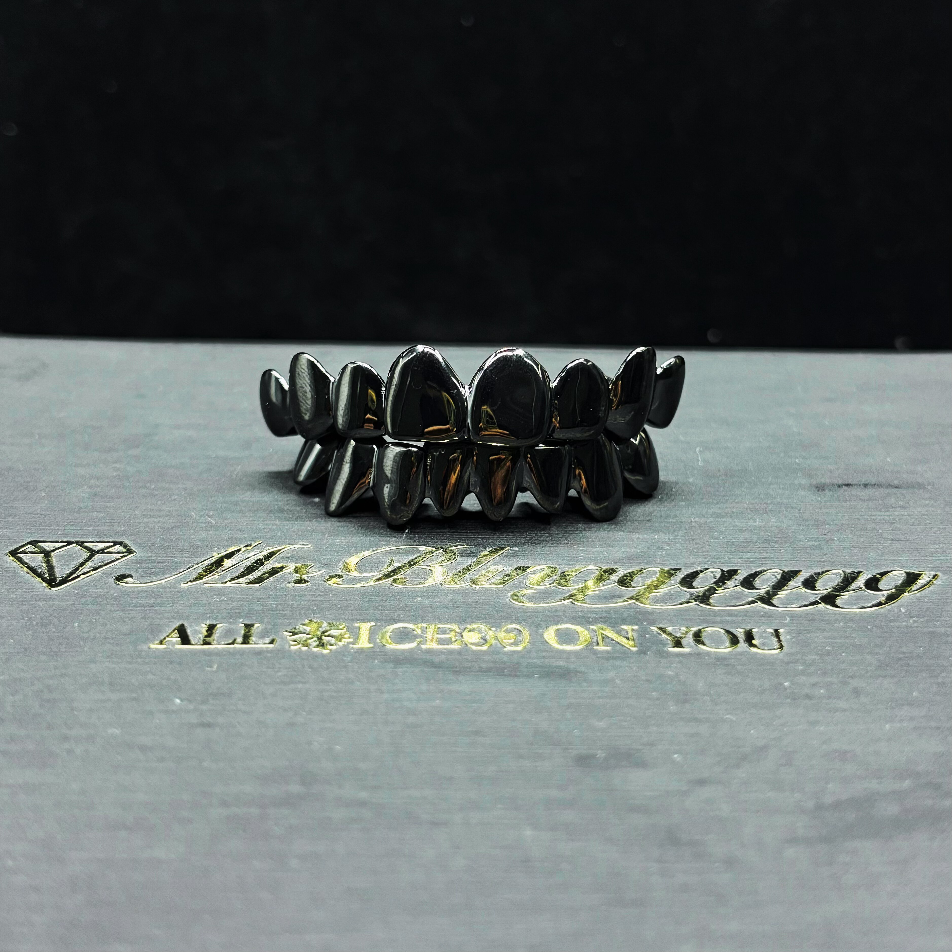 Mr.Blingggggg European and American hip-hop jewelry customized dark style diamond-free top 8 bottom 8 pure black glossy Grillz