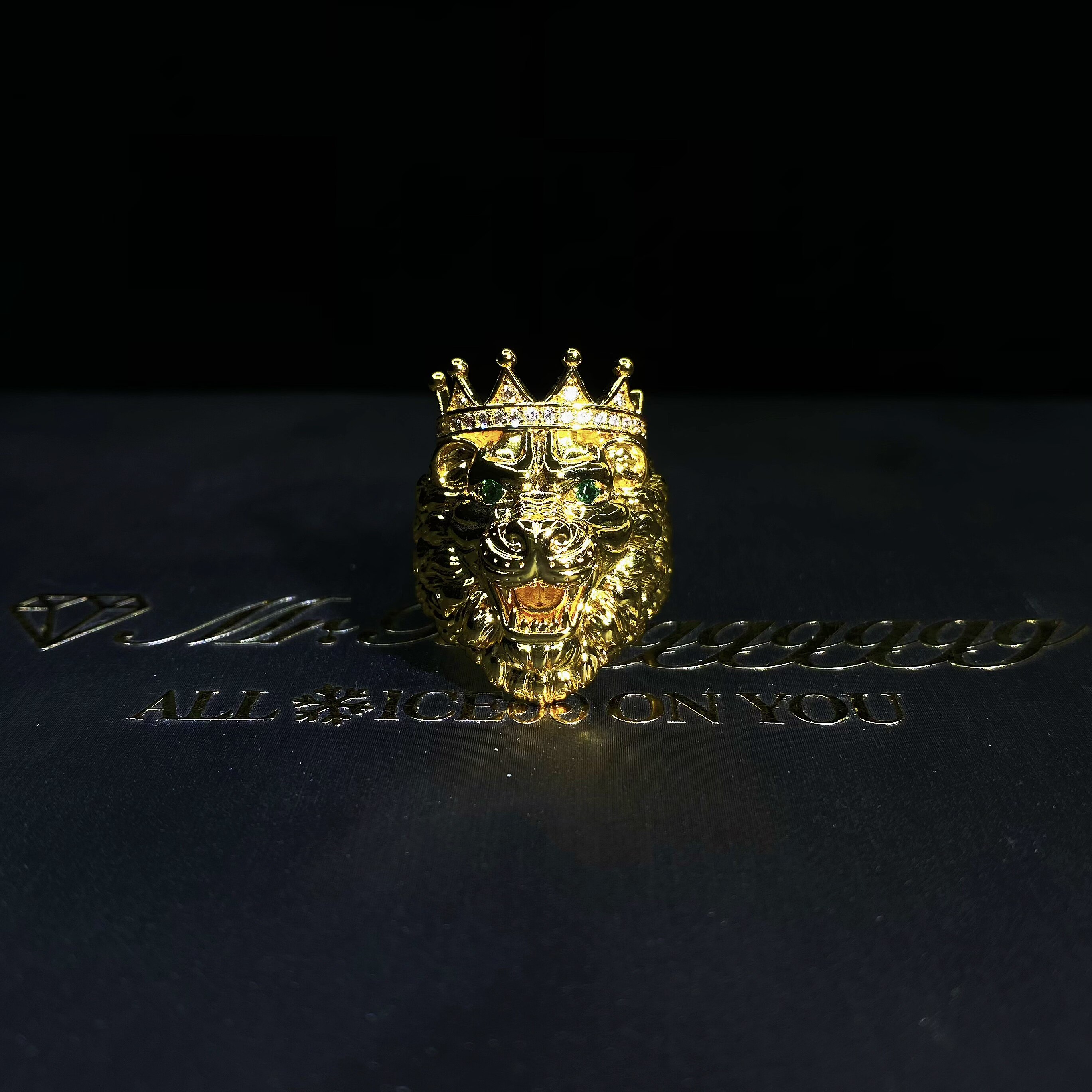 Mr.Blingggggg European and American hip-hop jewelry gold diamond domineering crown green eye lion king ring