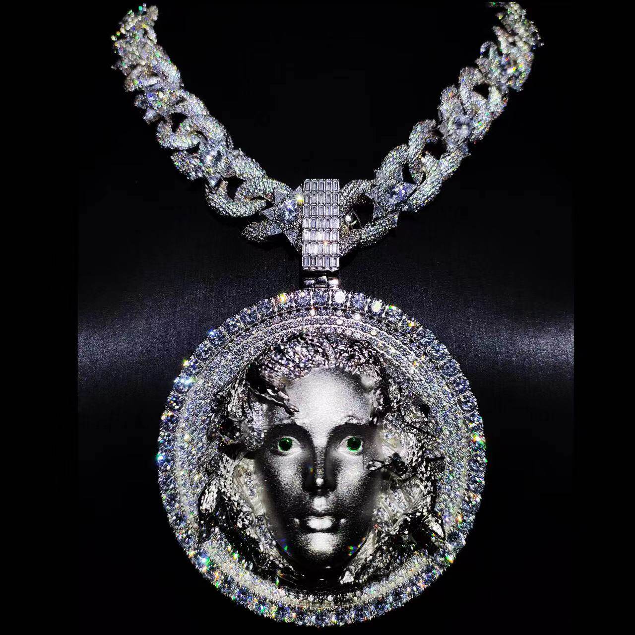 Mr.Blingggggg European and American hip-hop jewelry, privately customized diamond-filled frost gold sterling silver Medusa disc pendant