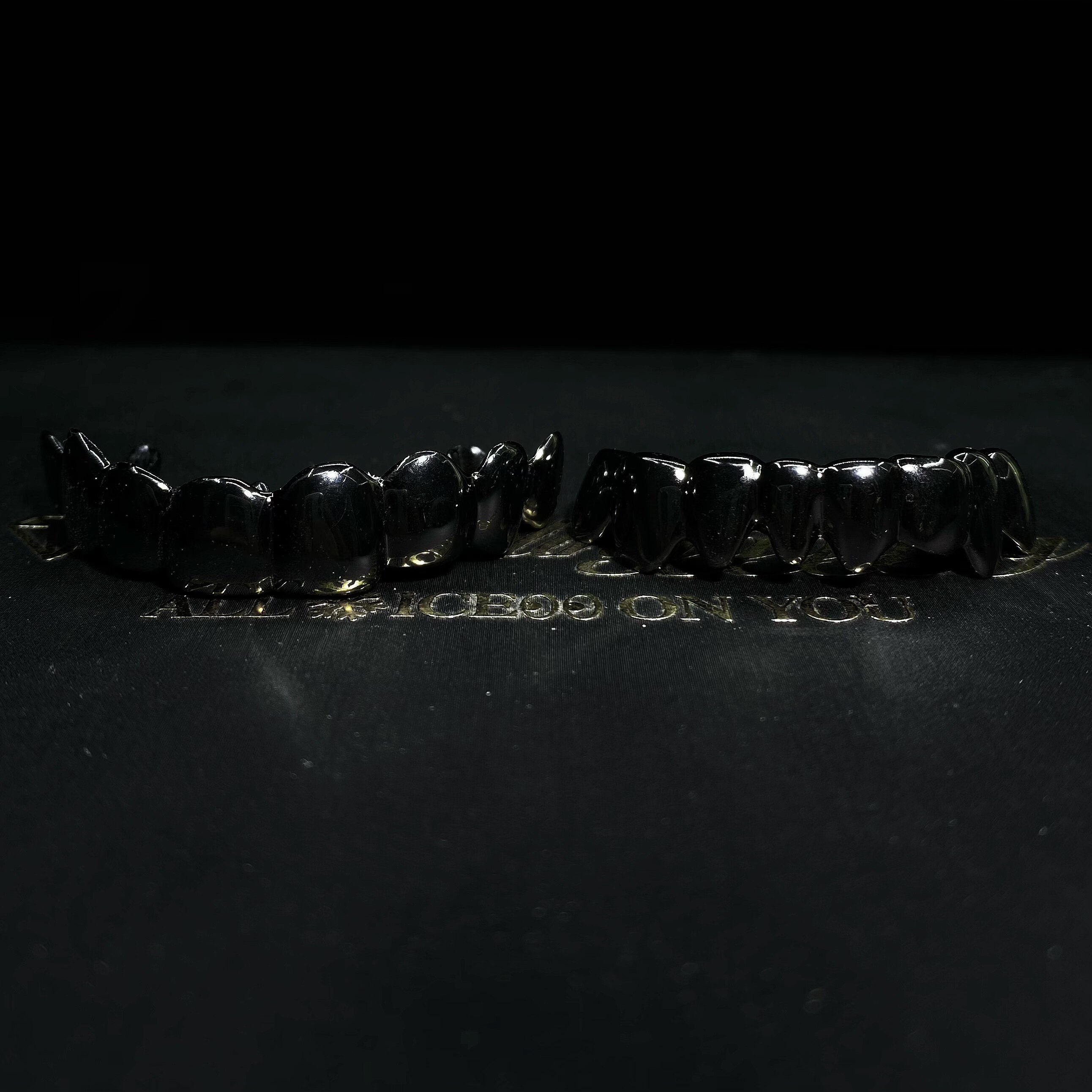 Mr.Blingggggg European and American hip-hop Ins style is super suitable for hot girls, customized upper 8 lower 8 pure black Grillz