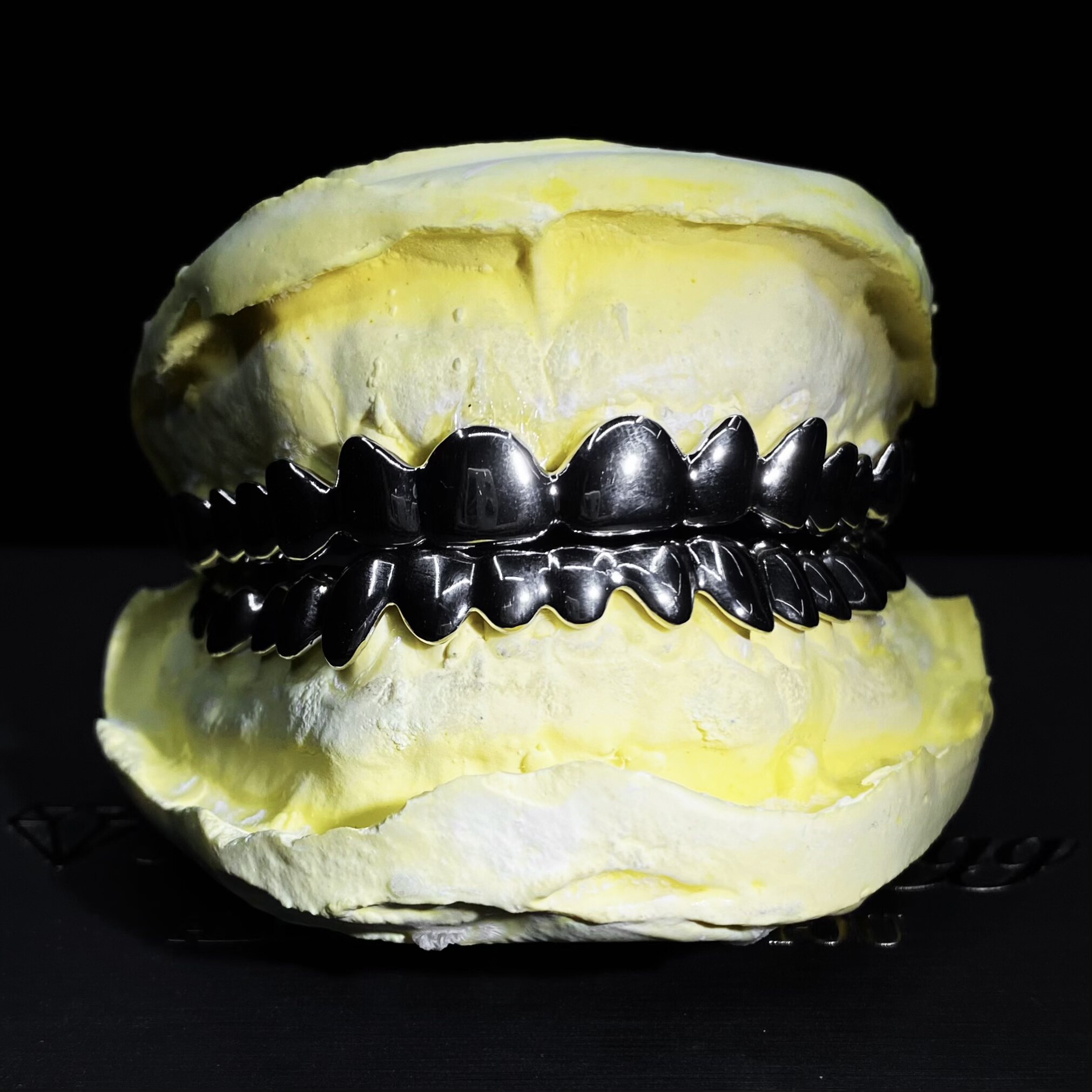 Mr.Blingggggg European and American hip-hop customized upper 16 lower 16 full mouth no diamond glossy white gold Grillz